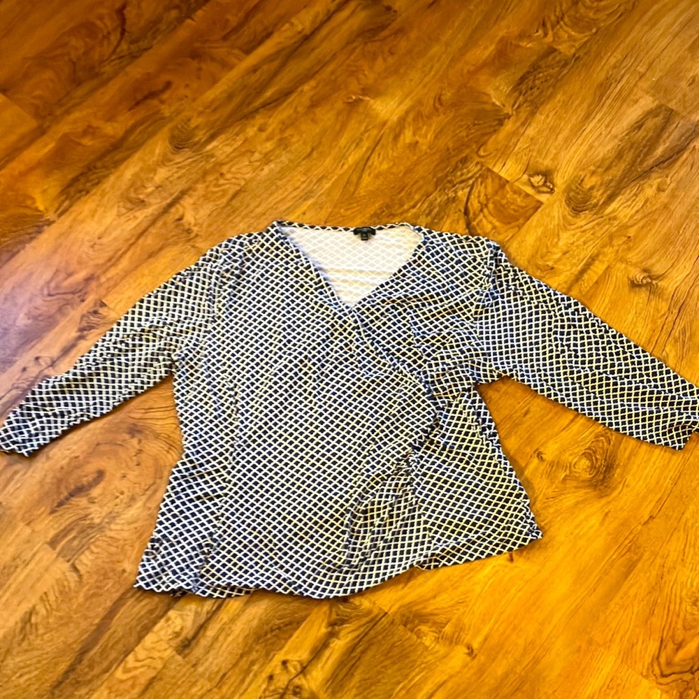 Talbots woman navy and white cross front shirt 2x top blouse patterned